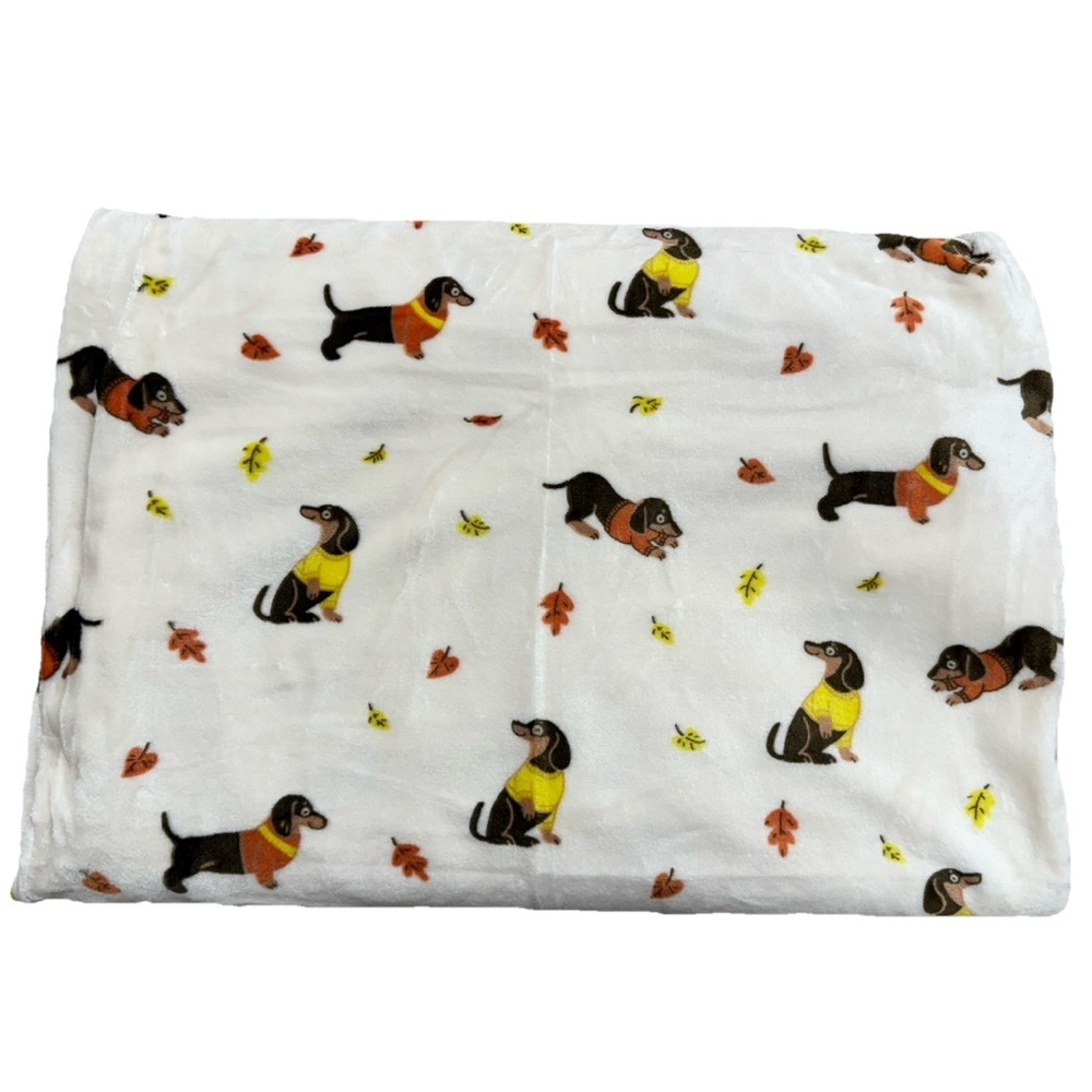 NWT Autumn Dachshund Dog Print Ultra Plush Throw Blanket Ivory 50x70 Dogs Weenie
